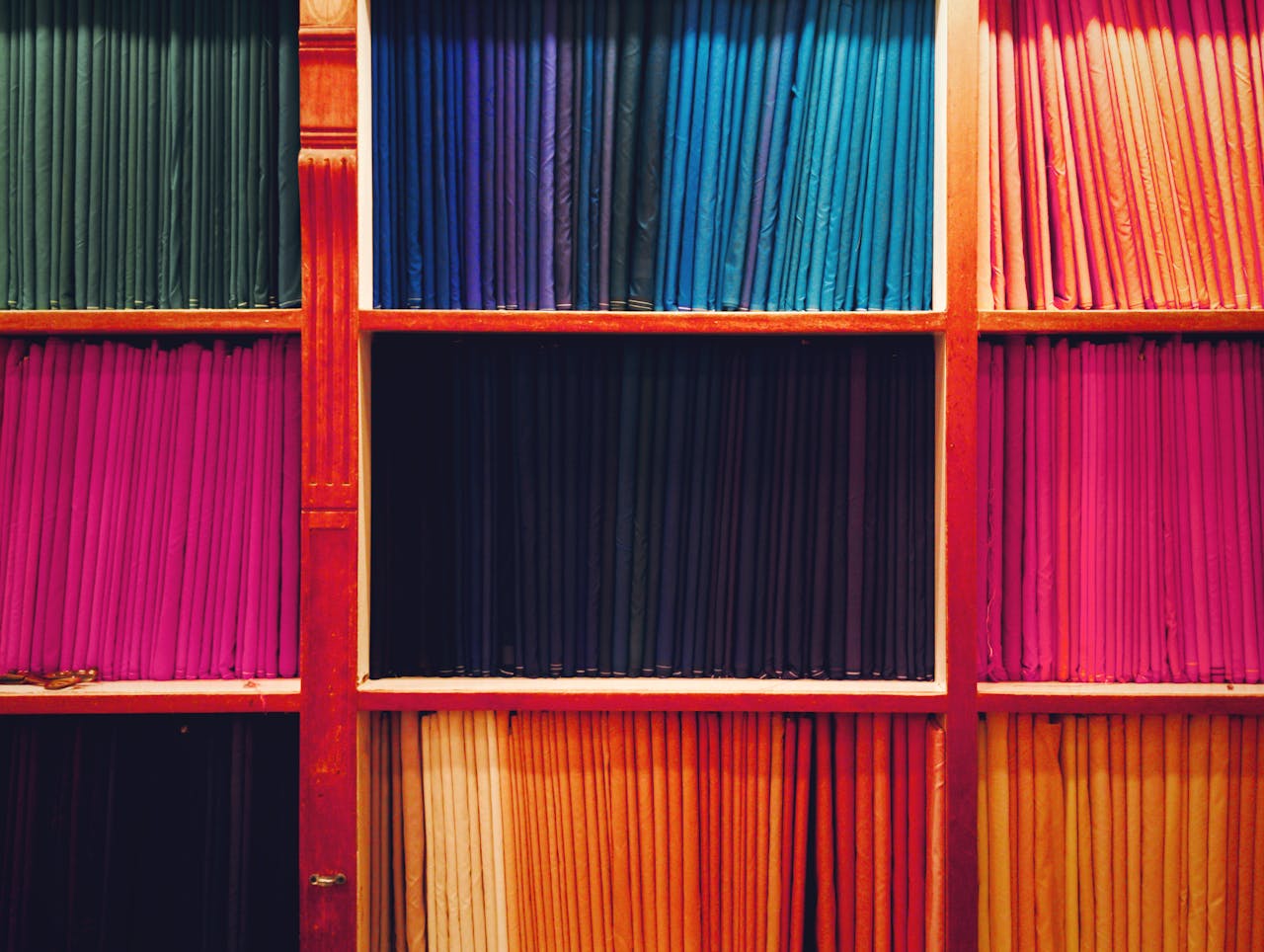 Uniek voor de dag komen? Waarom je eigen kleding ontwerpen dé trend van nu is