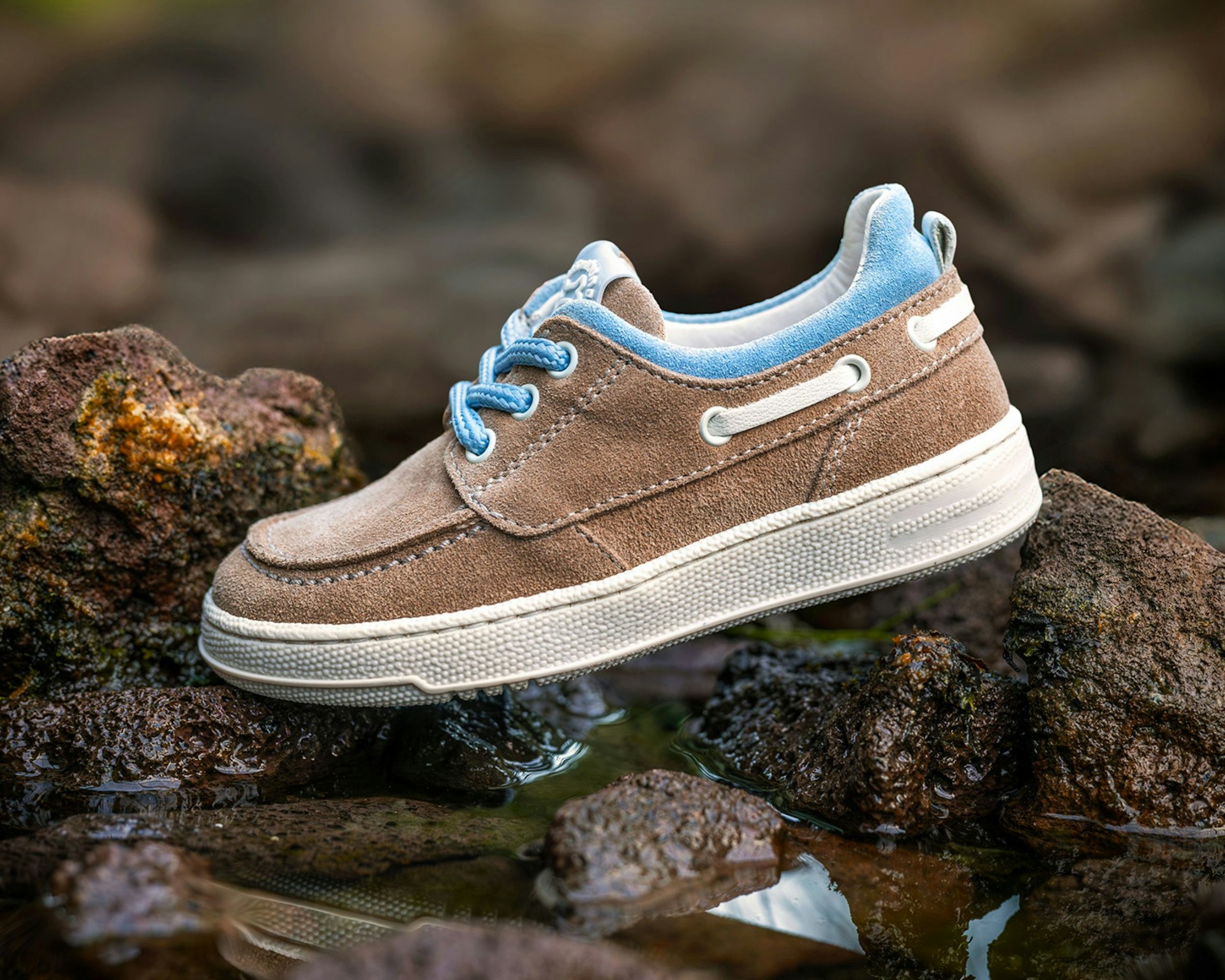 Waarom beige sneakers niet meer weg te denken zijn uit het straatbeeld