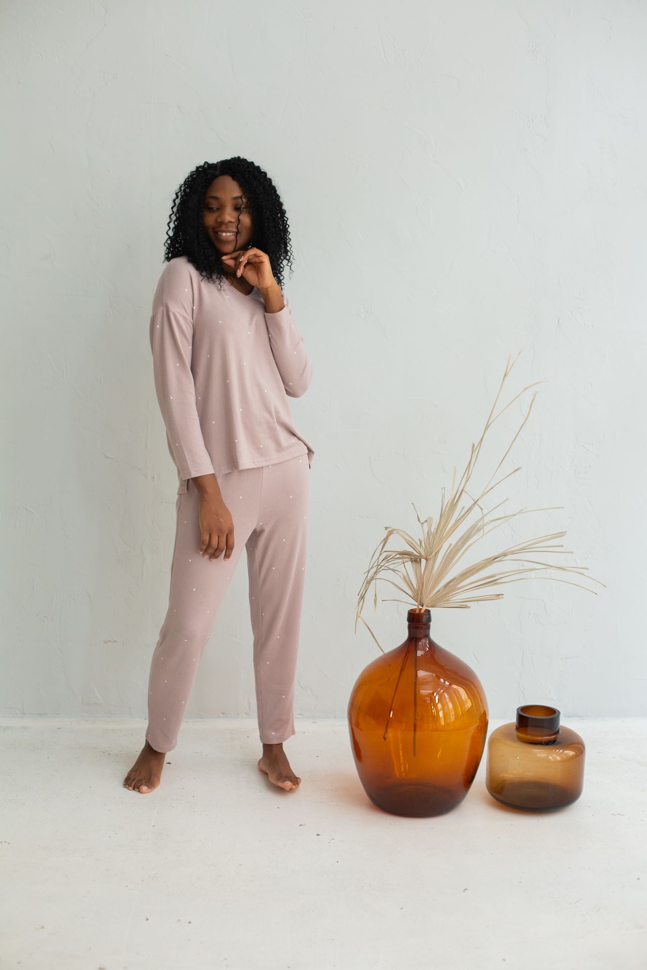 Een huispak dat je ook buiten de deur draagt: zo combineer je loungewear